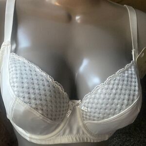 Parfait Ivory Bra Style #3202 30D 34E 32F 32E30G